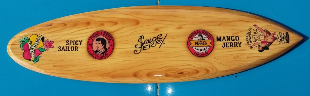 Bar-Surfboard Kunsthandwerk „Sailor Jerry/Thomas-Henry-Kampagne“